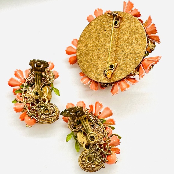 Rare Vintage Enamel Salmon Flower Demi Brooch Set - Picture 5 of 16